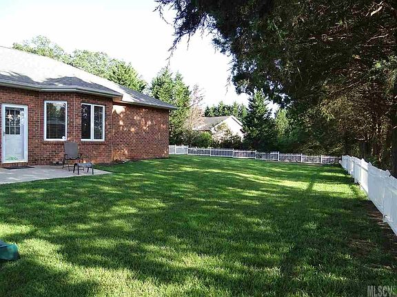 4th image of 1765 Field Brook Ct