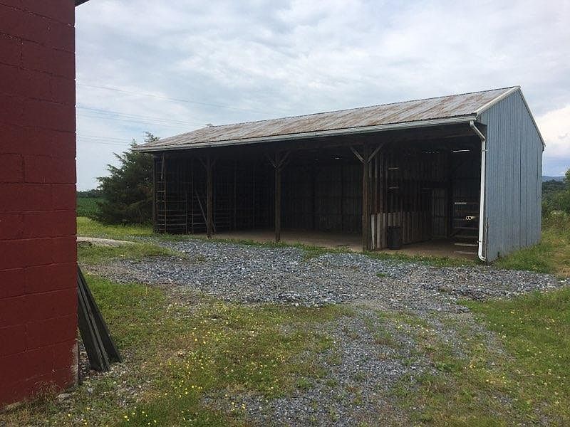 2nd image of 13516 Graceham Rd