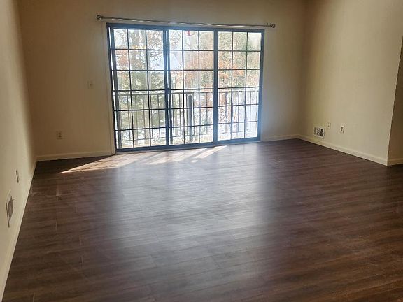 5th image of 28 Sussex Pl #28