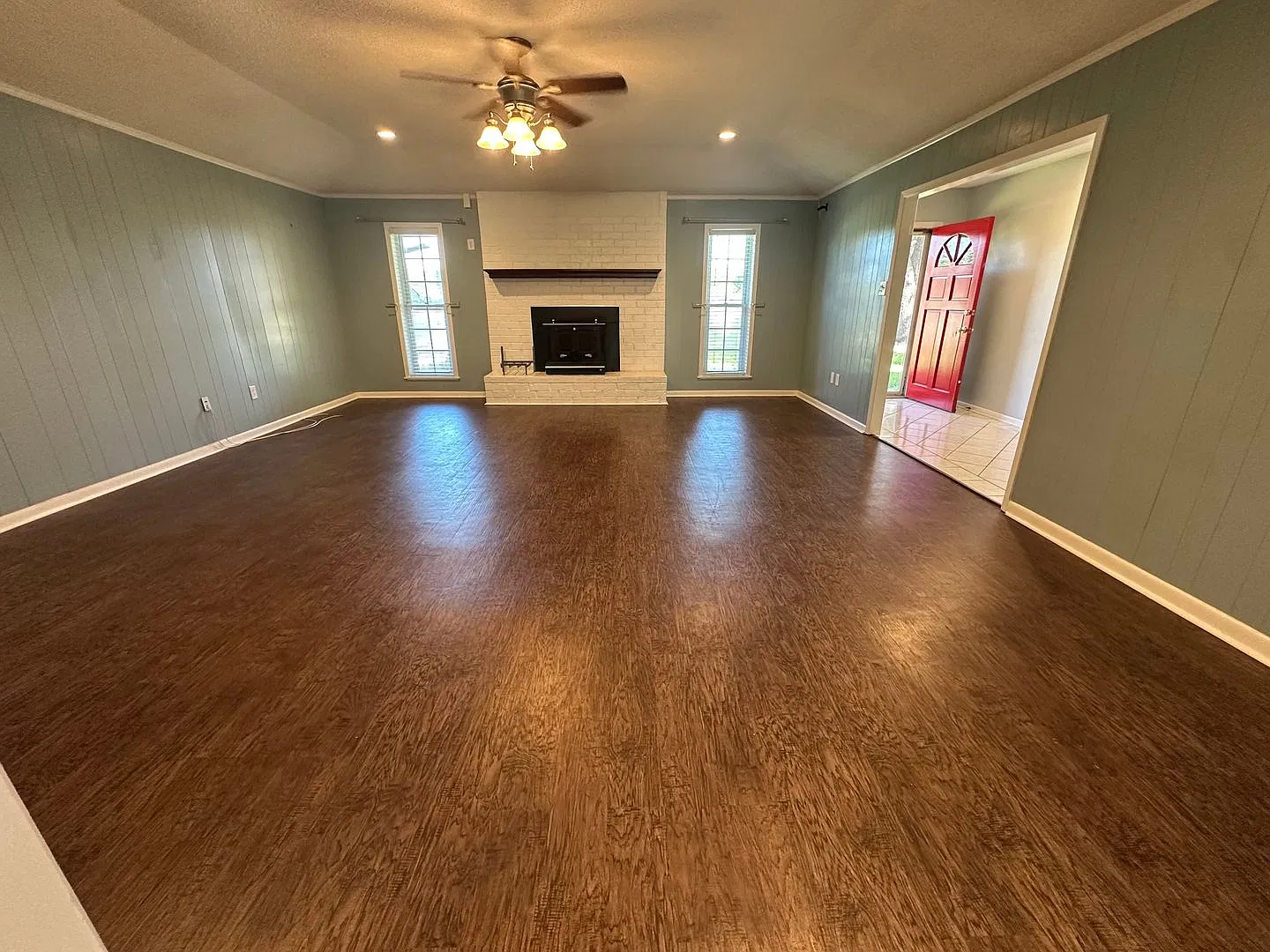102 S Rainbow Dr — Photo 4