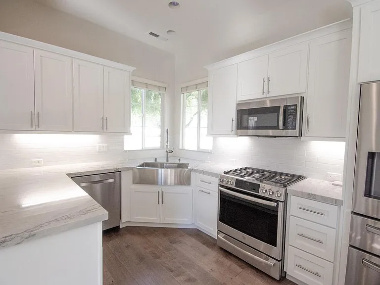3220 Vernazza Ave — Photo 6