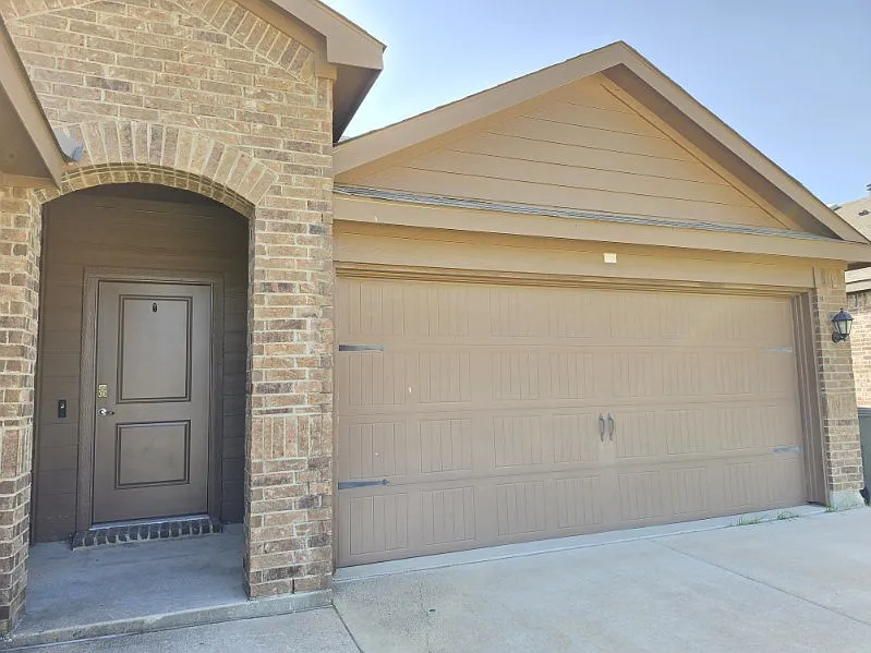 3102 Pembrooke Dr — Photo 4