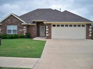 6105 S 39th St, Rogers, AR 72758