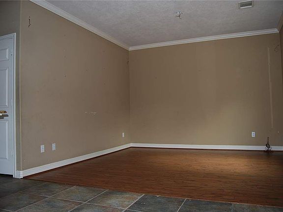 4th image of 20128 Pine Ln