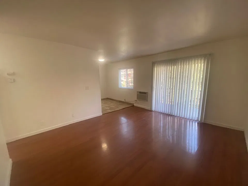 1835 Robin Ln