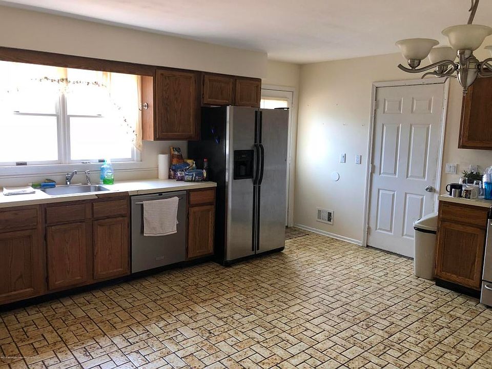 2nd image of 108 Sherman Ave