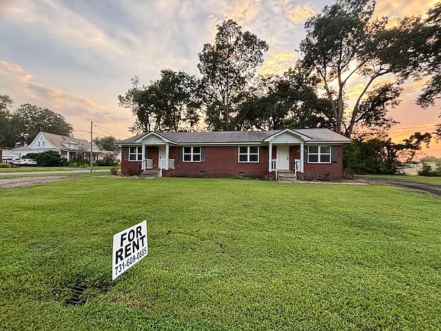 2 bed, 900 sqft, $900 — Photo 1