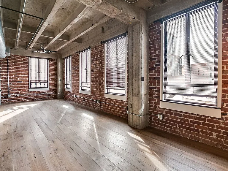 114 W Adams St #610 — Photo 8