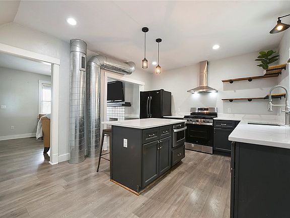 3rd image of 407 Ruxton St