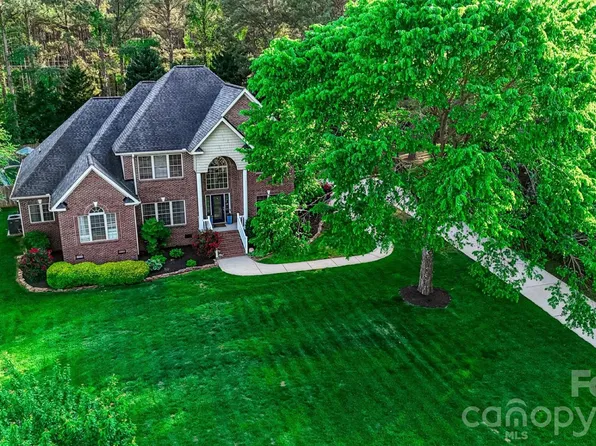 435 Crowders Bluff Ct, Clover, SC 29710