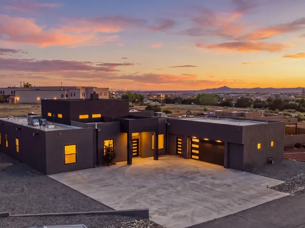 4421 Mission Bnd, Santa Fe, NM 87507