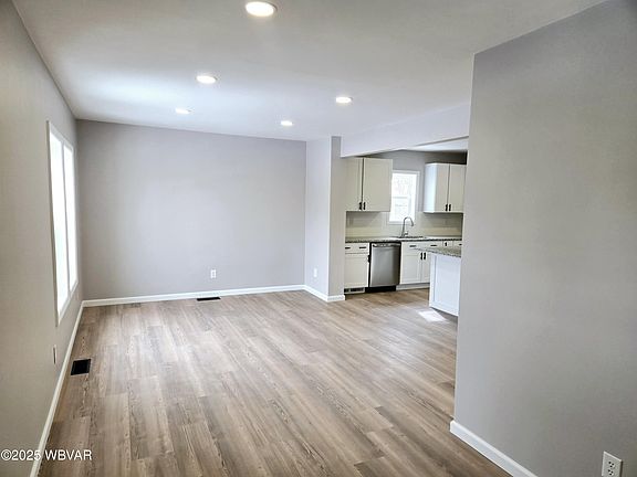4th image of 492 Winthrop St S