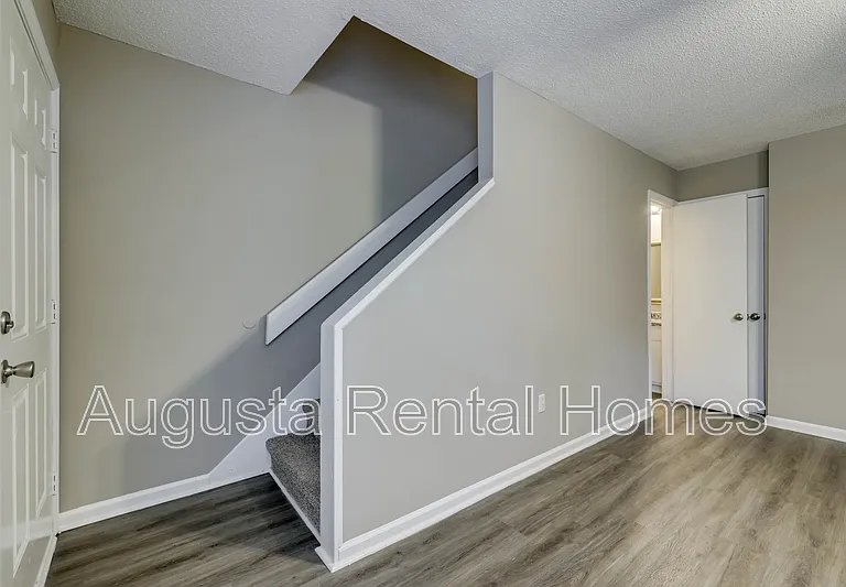 146 Chalet North Ct #146 — Photo 21