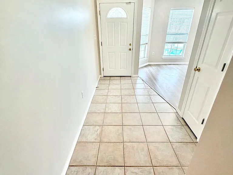 2390 Marina Dr — Photo 5