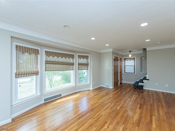 4th image of 4441 Baintree Rd