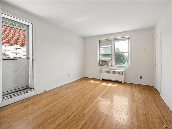 5th image of 1111 Midland Avenue #6H