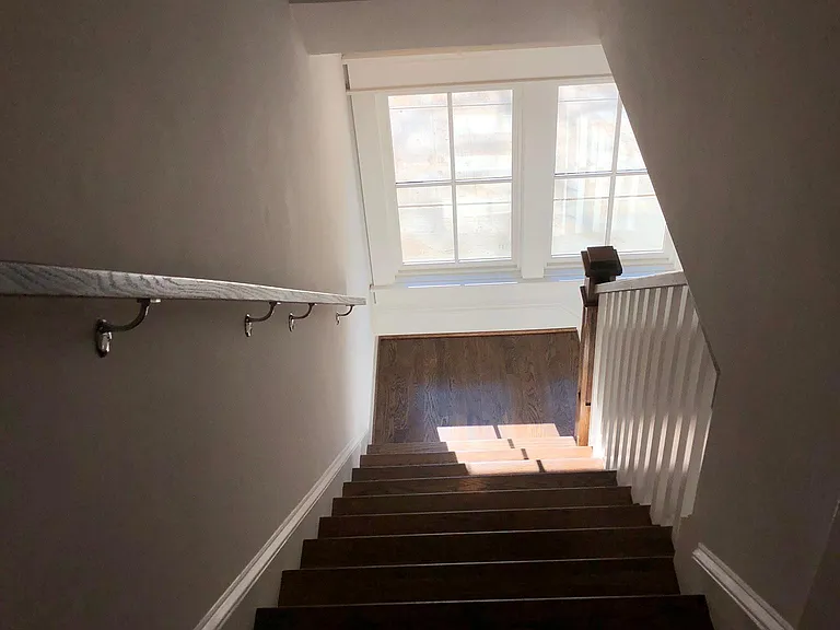 2121 Roslyn Ave — Photo 14