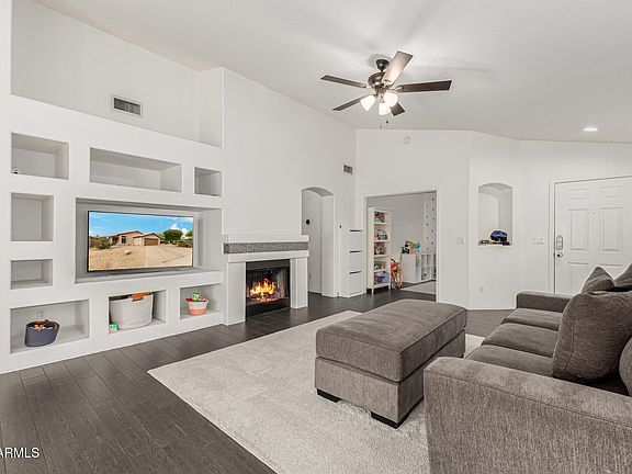 3rd image of 4026 E CREOSOTE Drive