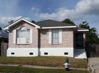 7825 Darlene Ct, New Orleans, LA 70128