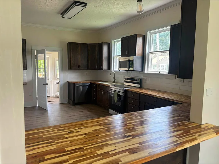 148 Magnolia Ave E — Photo 9