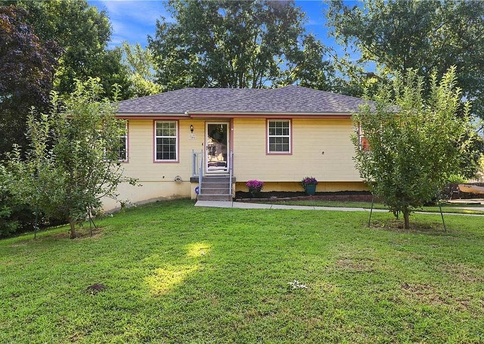 1st image of 3204 SE 5th Ct