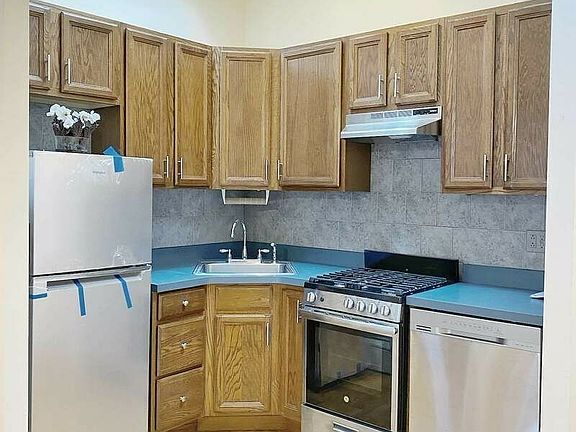 4th image of 312 W 98th St APT 4