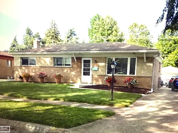 32215 Dover Ave, Warren, MI 48088