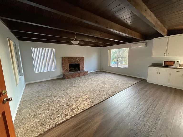 864 Osborne St — Photo 10