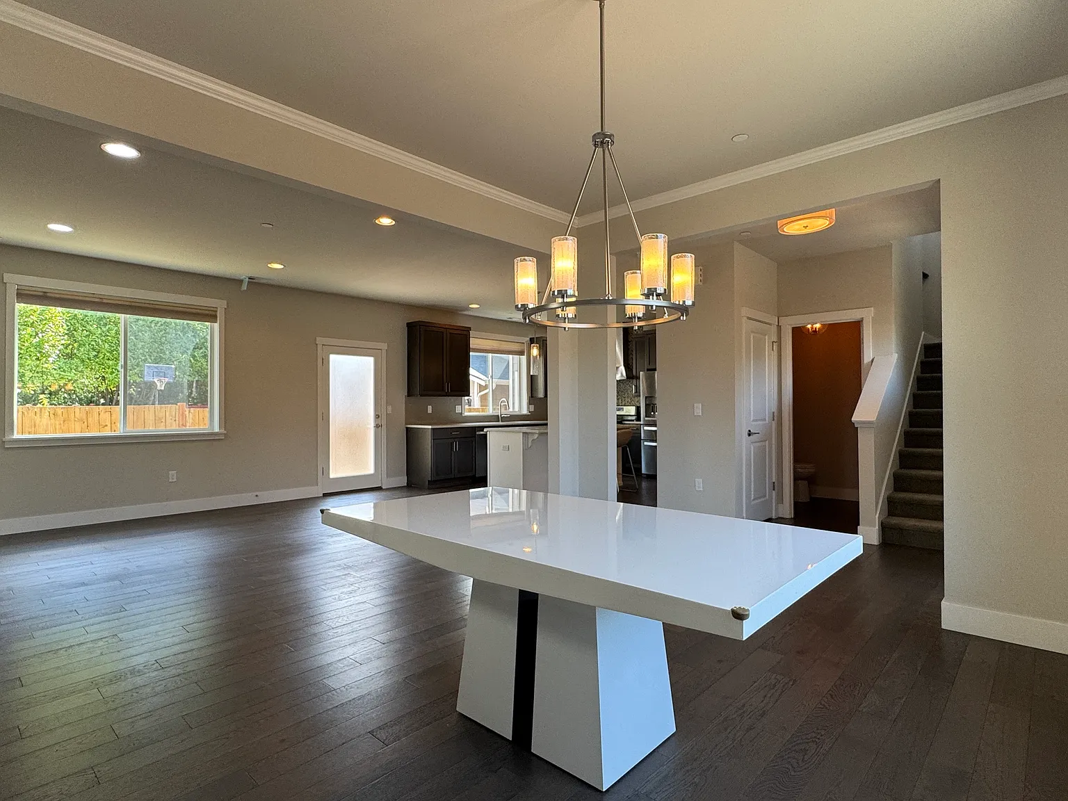 4 bed, 2055 sqft, $4,095 — Photo 2