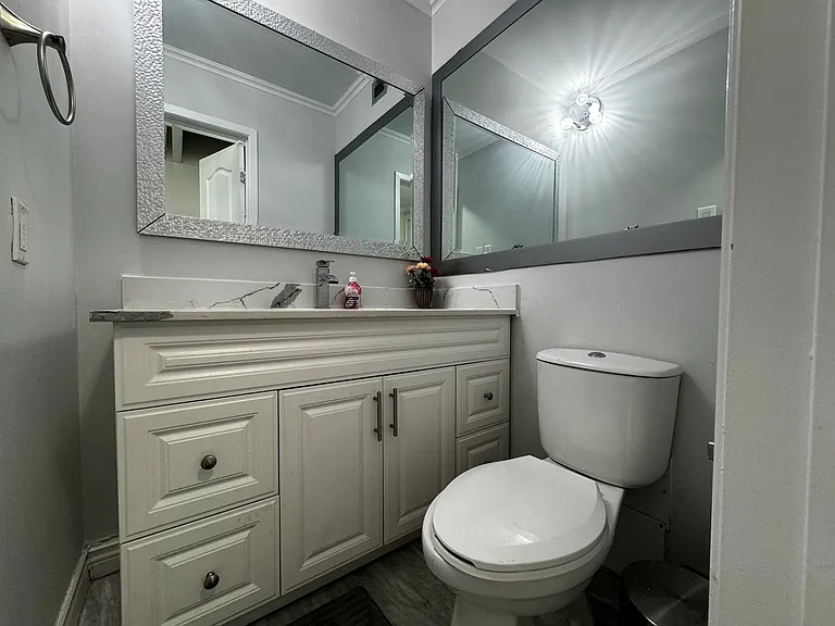 121 University Ave E #2 — Photo 15