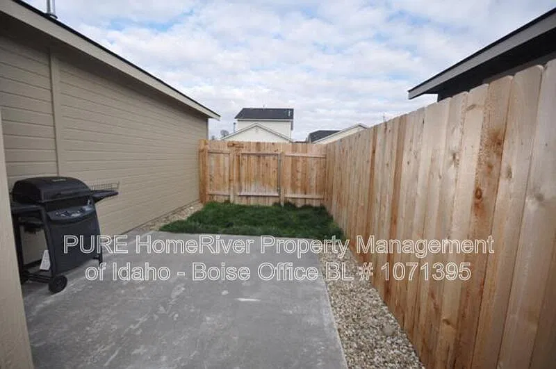 8228 W Mojave Dr