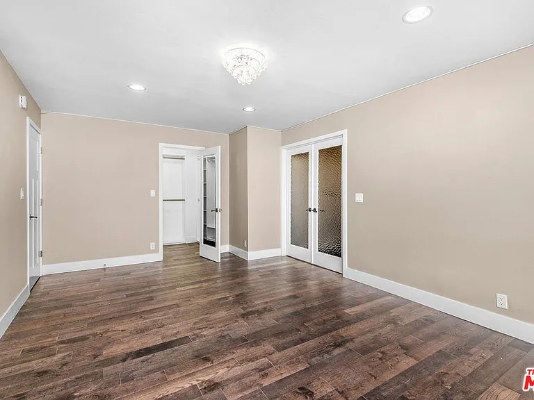 150 N Almont Dr #203 — Photo 14