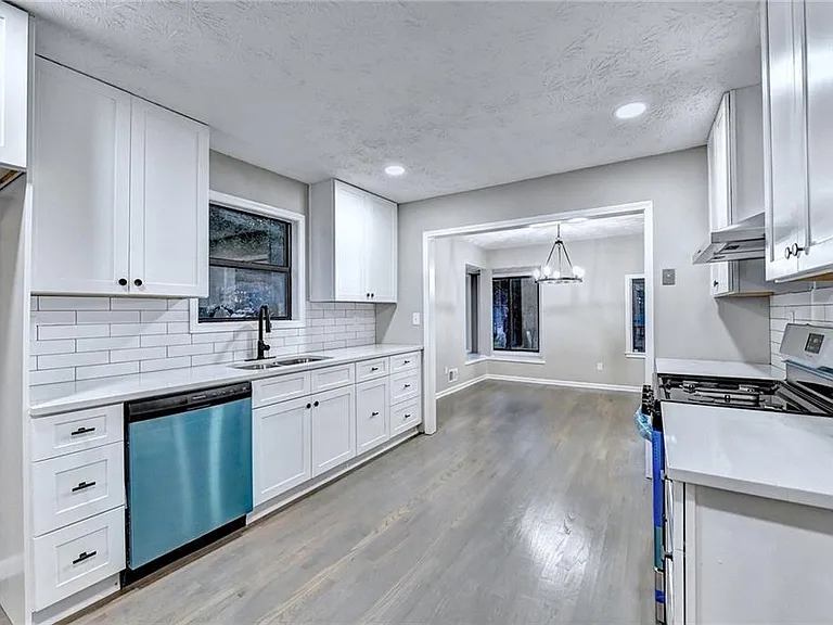 3372 Cottonwood Ln — Photo 2
