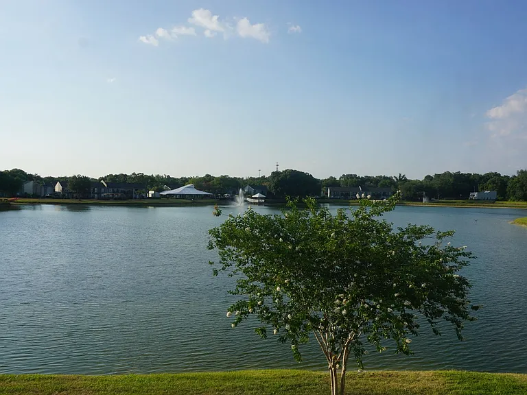 220 Lake Parsons Grn #206 — Photo 9