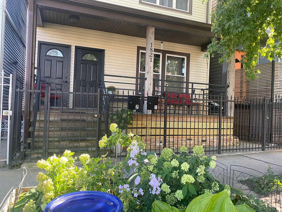 1st image of 1821 N Mozart St #1