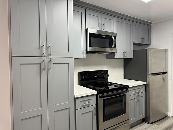 2nd image of 11944 Mayfield Ave APT 103
