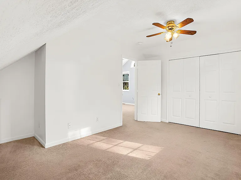 587 A St #R — Photo 21
