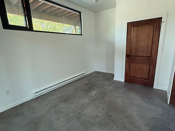 5th image of 601 Robin Ln APT J