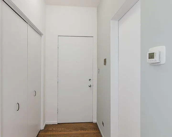 727 W Cornelia Ave #2 — Photo 8