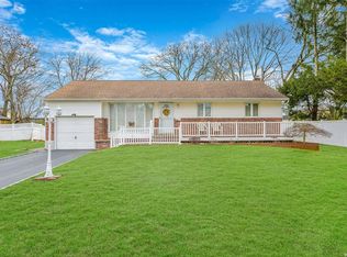 370 Townline Rd, Commack, NY 11725