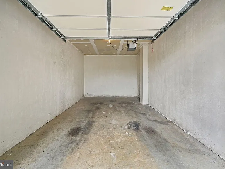 1143 Summit St NE #2 — Photo 24
