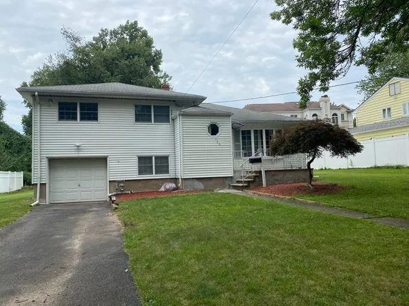 120 Maitland Ave, Paramus, NJ 07652