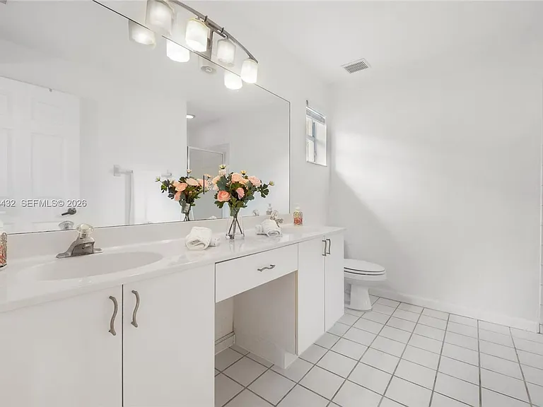 2020 SE 5th Pl #2020 — Photo 16