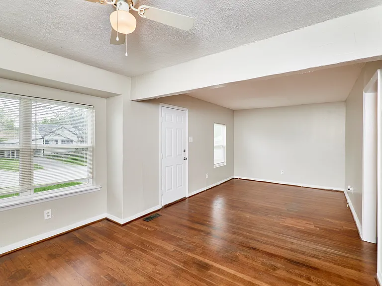 10214 Saint Anthony Ln — Photo 5