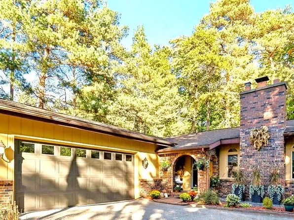 14666 Indian Trails Dr, Grand Haven, MI 49417