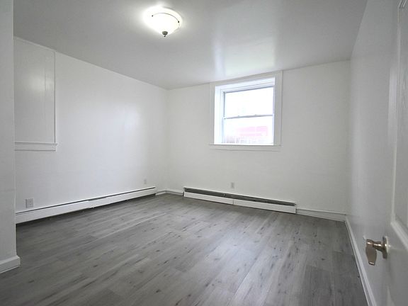 2nd image of 1600 Maple Ave #G2