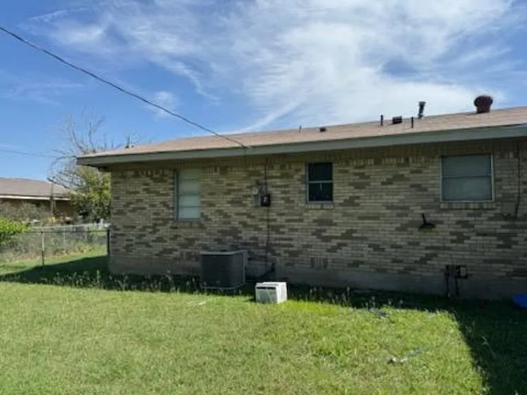 109 W Robin Ln — Photo 12