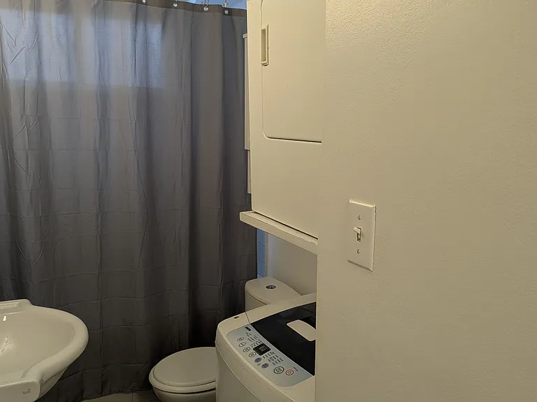 871 Saint Jacques St #B — Photo 10