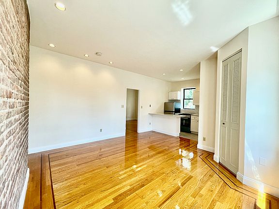 2nd image of 207 E 29th St APT 27