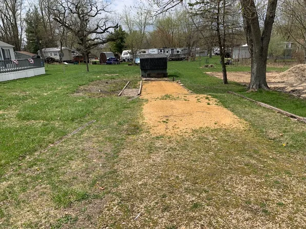 23/91 Woodhaven Dr E, Sublette, IL 61367